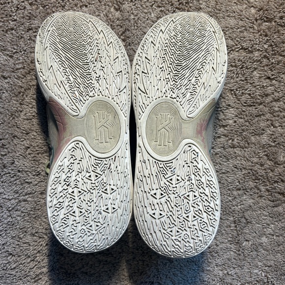 Great condition 
Used lightly 
Open to offers and questions!
Need to sell - Picture 3 of 3